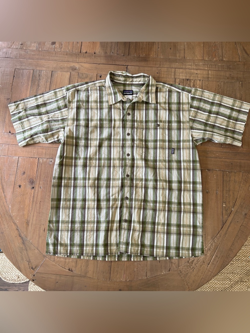 Patagonia Men's Button Front Short Sleeve Seersucker Plaid Shirt Large Casual
